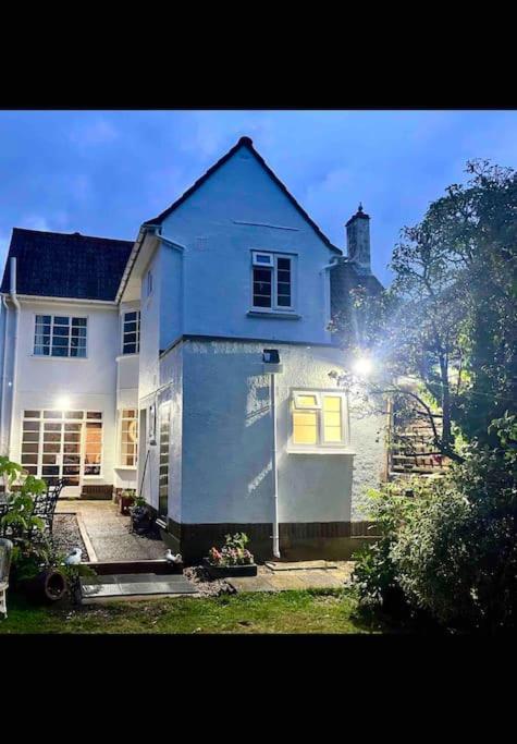 Spacious Semi-Detached Southsea House, Free Parking On Drive Portsmouth Exterior foto