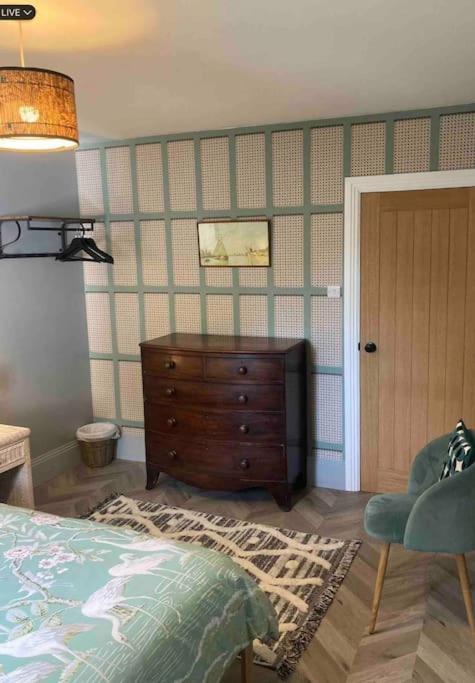 Spacious Semi-Detached Southsea House, Free Parking On Drive Portsmouth Exterior foto